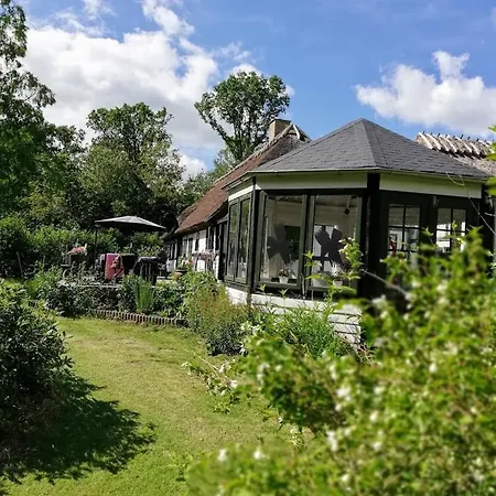 The Foresters House- Idyllic Tranquility- Non Smokers Only Bed & Breakfast *